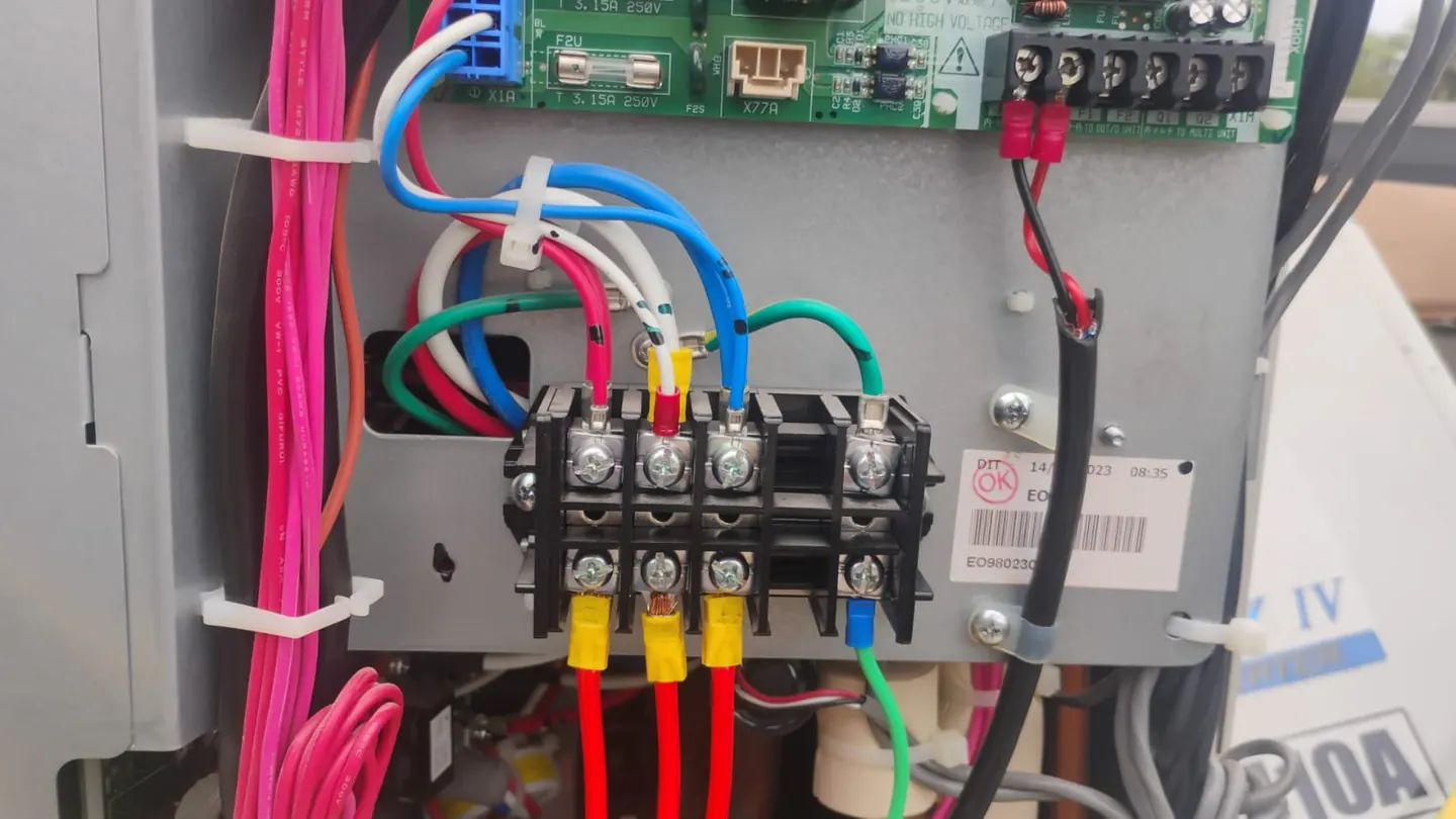 Detalhe das conexões da placa